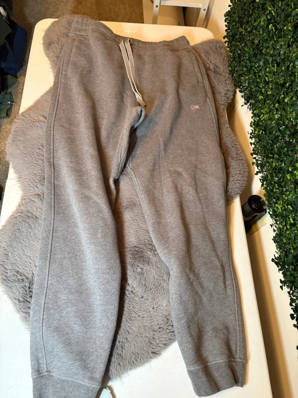 FIGS Men's Grey Athletic Sweatpants Size Small